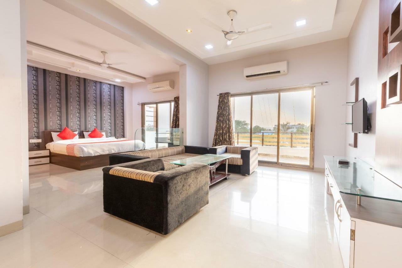 Oyo 42910 Hotel Rudra Palace Ratlam Номер фото