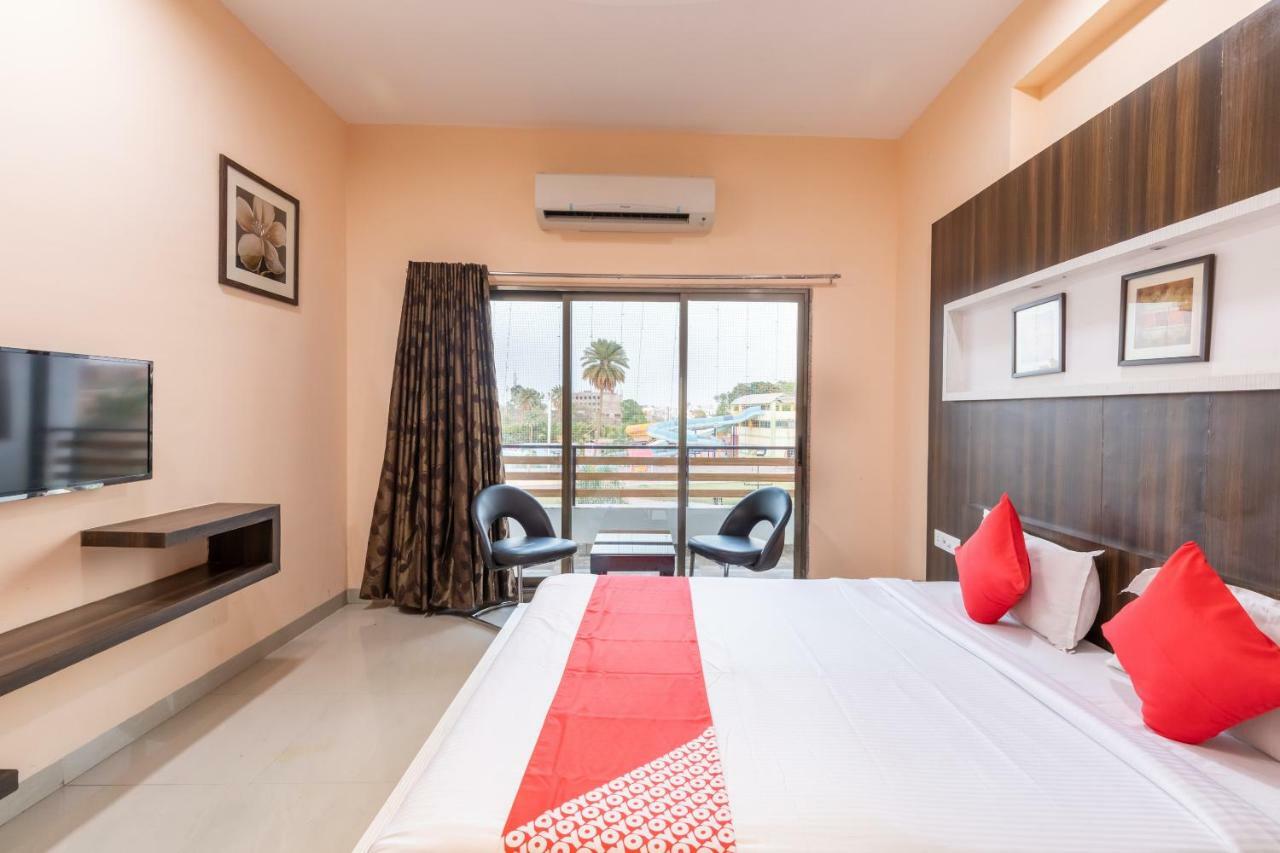 Oyo 42910 Hotel Rudra Palace Ratlam Экстерьер фото