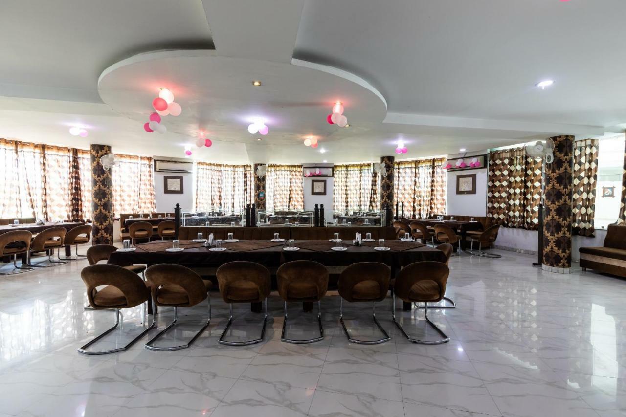 Oyo 42910 Hotel Rudra Palace Ratlam Экстерьер фото