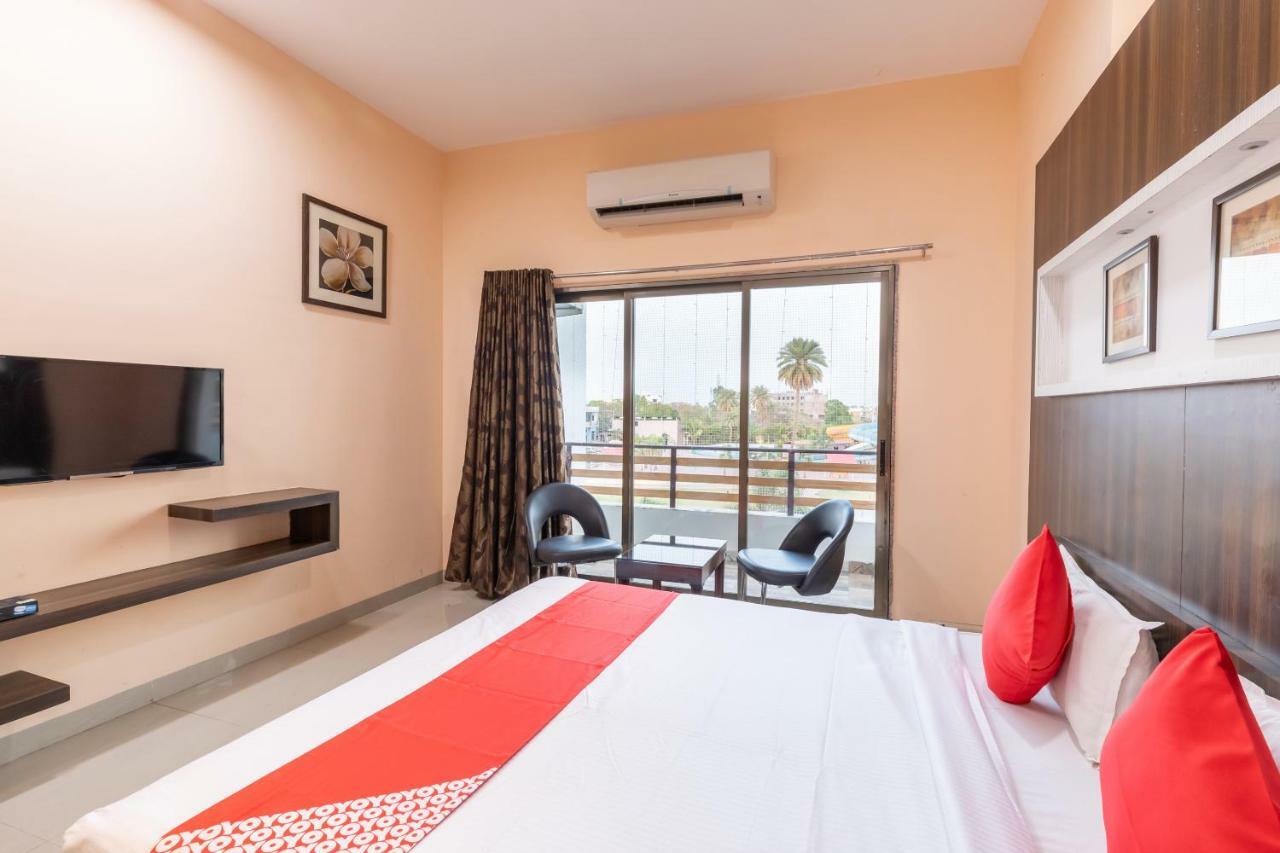 Oyo 42910 Hotel Rudra Palace Ratlam Экстерьер фото